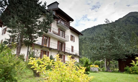 Traditional Alpine Stay Near Ski Slopes