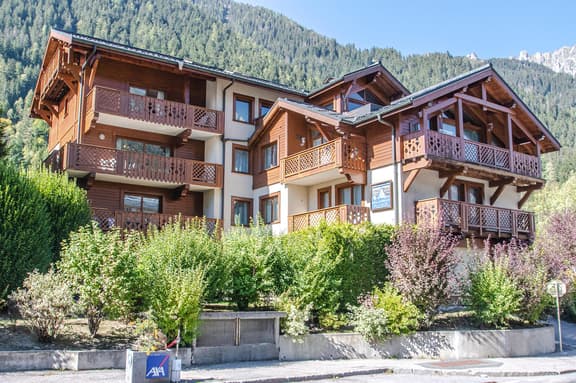 Scenic Mountain Apartment With Private Bathrooms