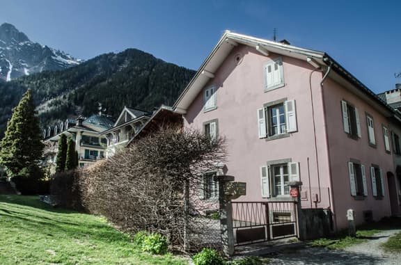 Alpine Getaway With Mont Blanc Panorama