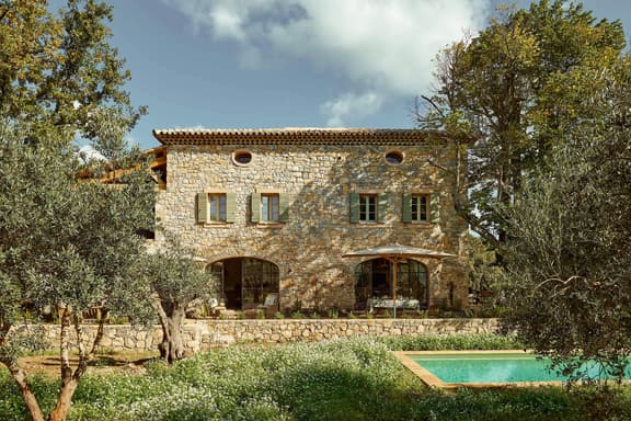 Spacious Luxury Retreat in Rural Provence - Image 1