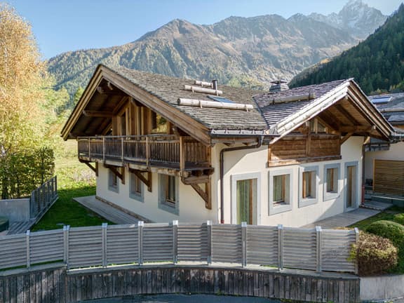 Modern Alpine Getaway With Sauna Retreat