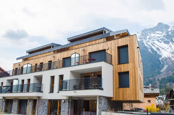 Contemporary Duplex With Brevent Mountain Views