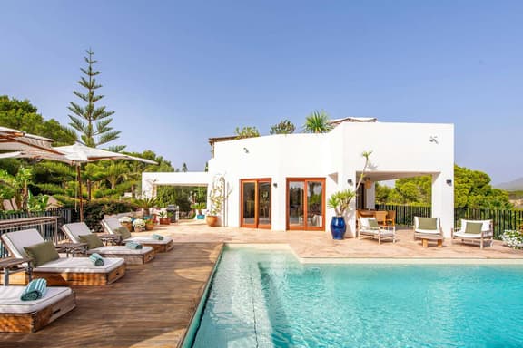 Luxury Sea View Villa with Rooftop Terrace