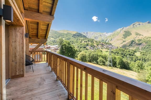 Mountain Duplex With Scenic Balcony Views