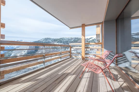 Bright Apartment With Breathtaking Mountain Views - Image 1
