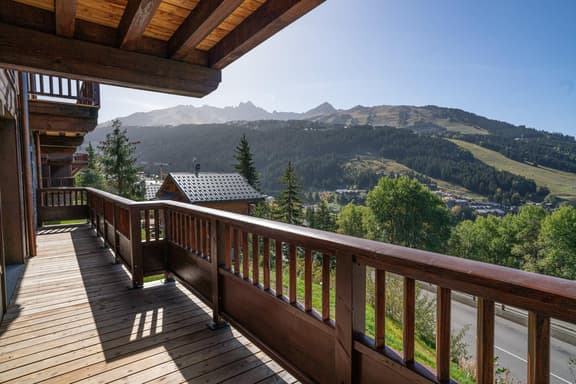 A Refined Four-bedroom Mountain Escape - Image 1