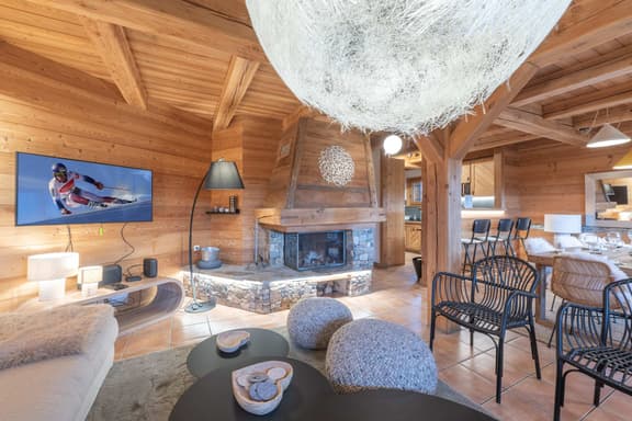 Mountain Retreat With Sauna and Jacuzzi - Image 1