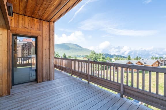 Stylish Duplex Apartment Near Alpine Slopes - Image 1