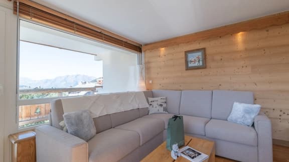 Panoramic Mountain Views From Alpine Apartment - Image 1