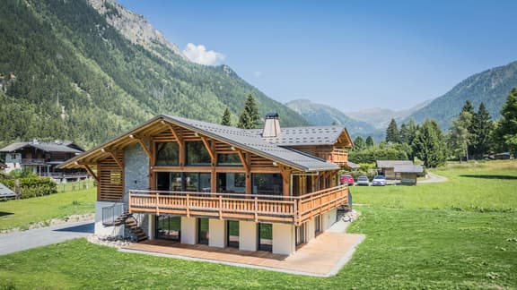 Chamonix Chalet With Gym and Solarium - Image 1