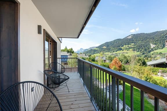 Valley View Apartment With Wellness Access - Image 1