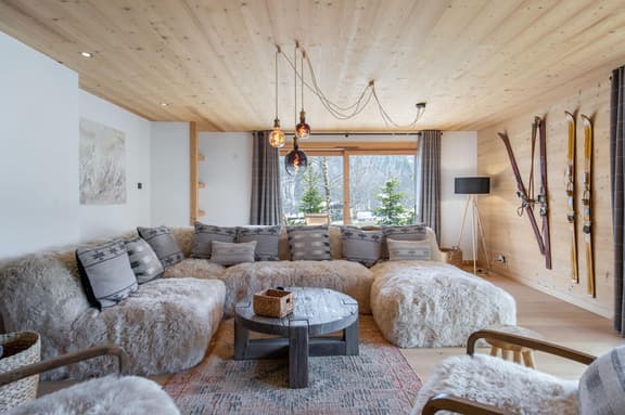 Large Alpine Apartment Near Ski Slopes - Image 1
