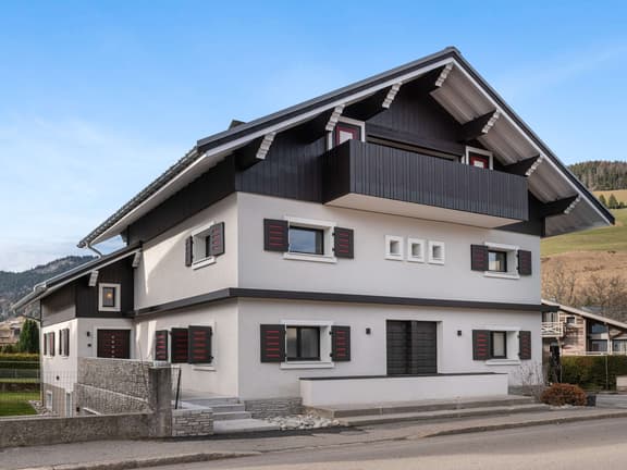 Contemporary Retreat With Five Ensuite Bedrooms - Image 1