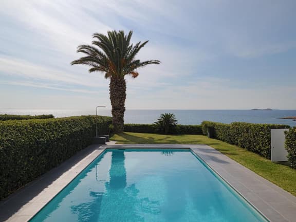 Beachfront 4 BR Villa with Private Pool - Image 1